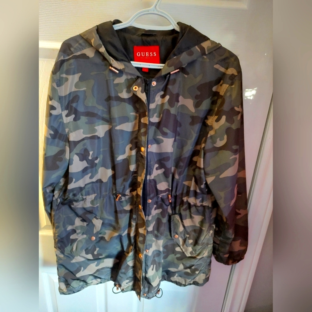 Women's Guess Camouflage Print Jacket. PRICE FIRM - Picture 8 of 8